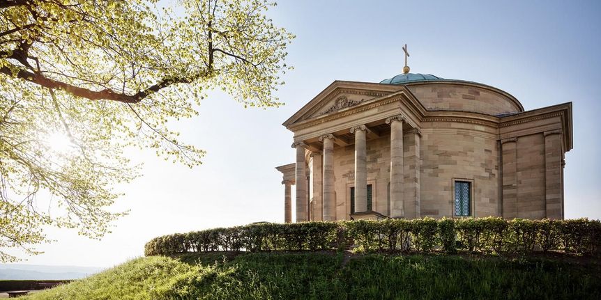 Foto: Staatliche Schlösser und Gärten Baden-Württemberg, Günther Bayerl Grabkapelle auf dem Württemberg von außen