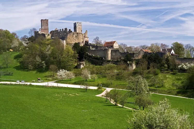 Foto: Staatliche Schlösser und Gärten Baden-Württemberg, Arnim Weischer Blick auf die Burgruine Rötteln