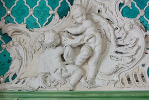 Stuckarbeiten von Joseph Anton Feuchtmayer im Grünen Kabinett mit Darstellung des Zeus‘ als Adler mit Ganymed und Hebe als Putten