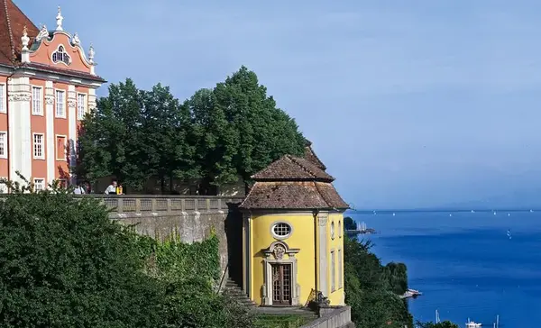 29 meersburgnsch aussen lmz323803 bearb 4c 300 mod.foto ssg arnim weischer crop1196x706 teaser