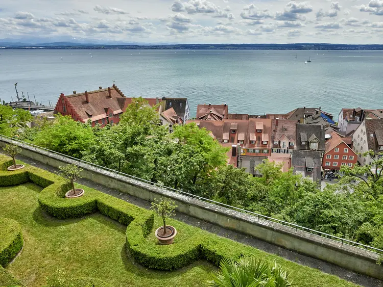 Foto: Deutsche Bodensee Tourismus GmbH, Florian Trykowski Neues Schloss Meersburg, Seeblick von der Schlossterrasse