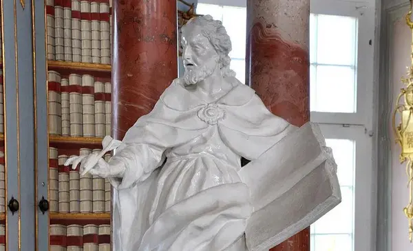 Foto: Staatliche Schösser und Gärten Baden-Württemberg, Helga Müller-Schnepper Kloster Schussenried, Statue Glaubensverfechter im Bibliothekssaal