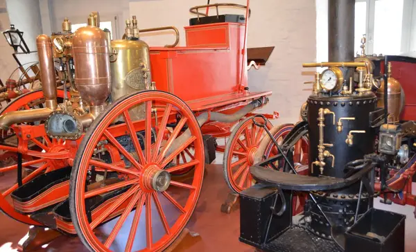 Foto: Staatsanzeiger für Baden-Württemberg, Johanna Klein Kloster und Schloss Salem, Feuerwehrmuseum, Dampffeuerspritzen der Firma „Merryweather & Sons“, 1896-1898